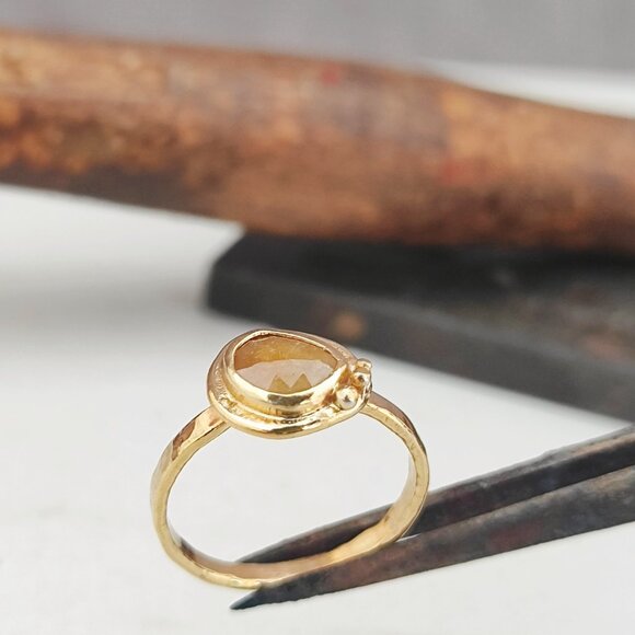 Sapphire ring. 14K yellow gold unique design ring with Yellow Sapphire stone. - Picture 5 of 9